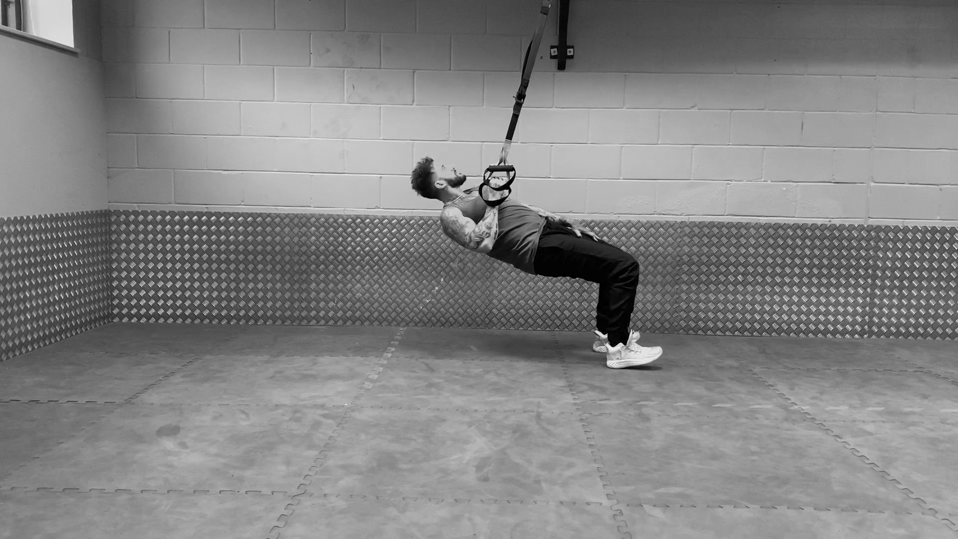 inverted row with straps
